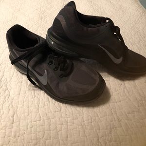 Nike Max Dynasty 2 Black and Gray